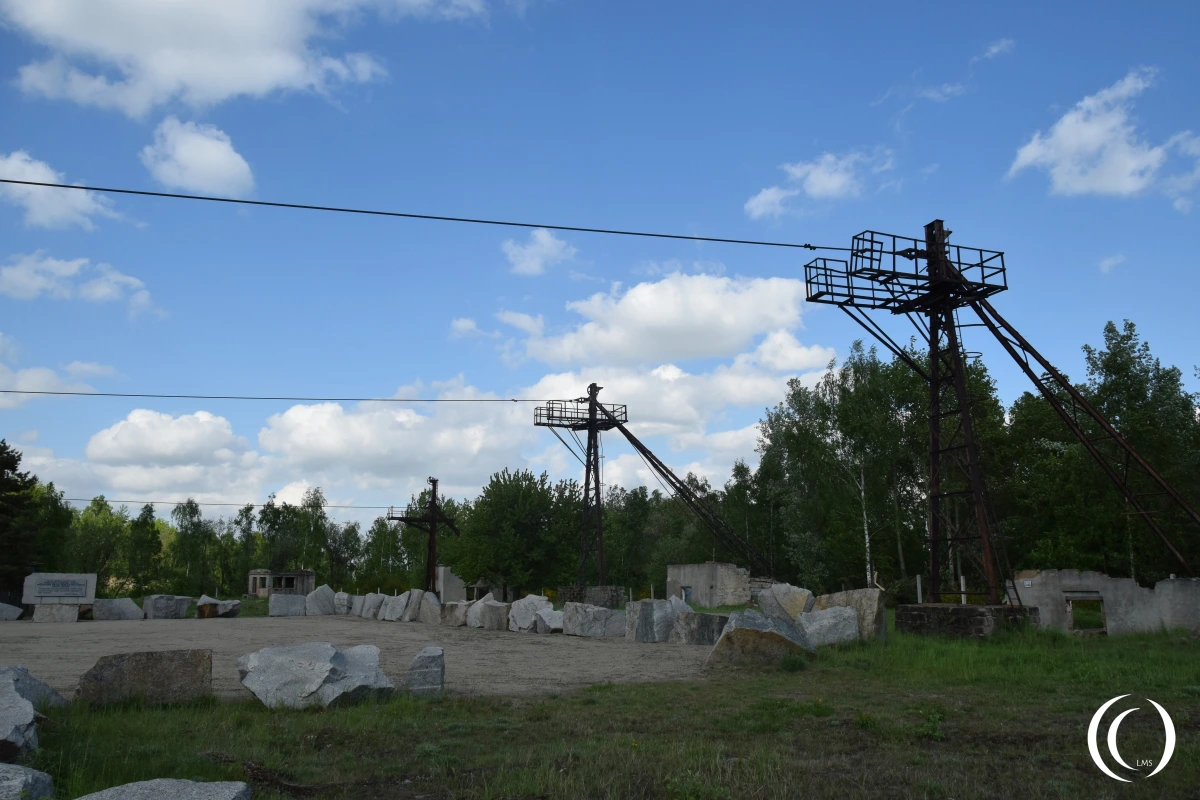 Towers and cable for stone transport in the stone quarry