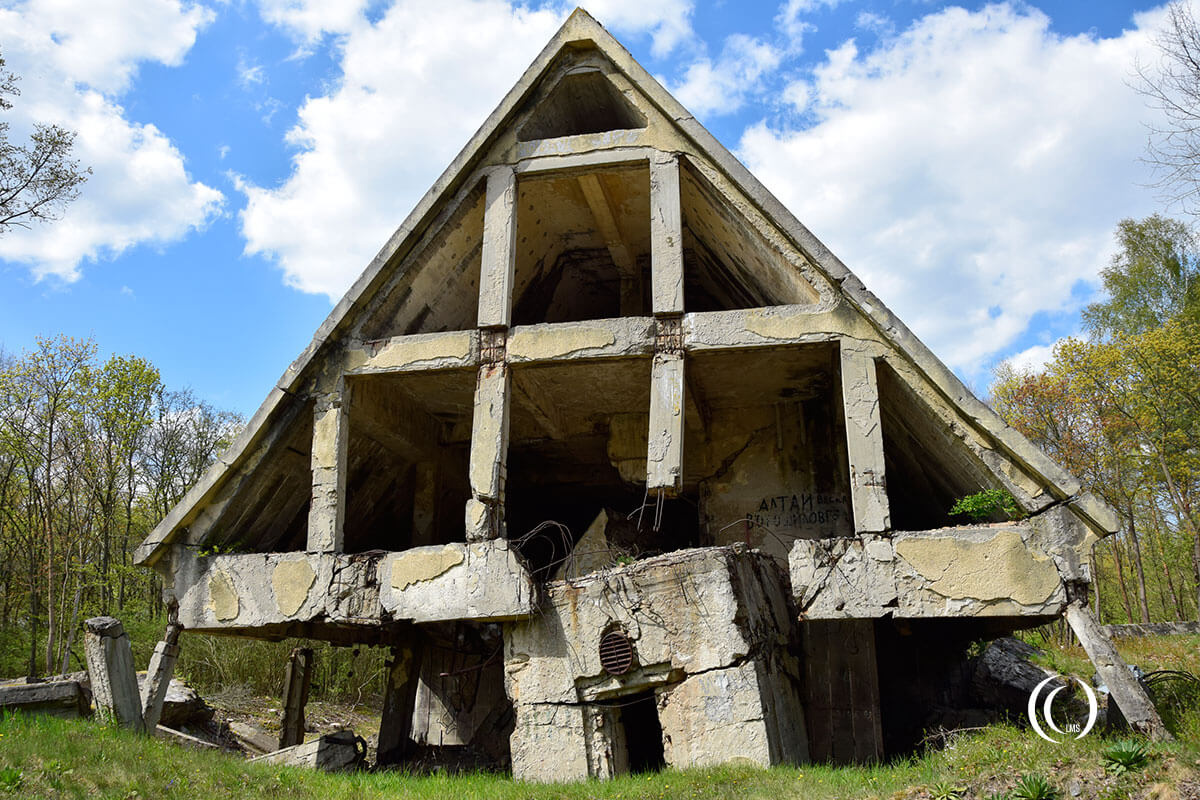 Another view of the facade of the bunker house