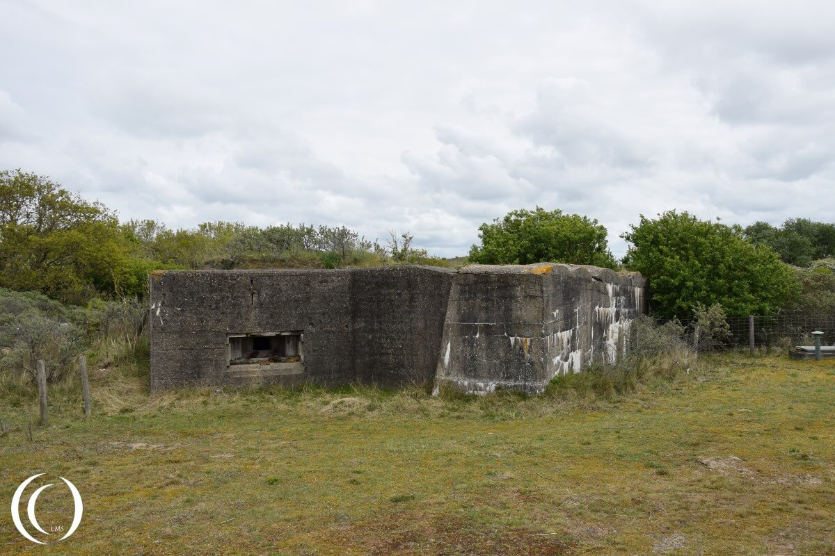 MG Bunker at the anti Tank Wall - Stützpunkt Katwijk MG Bunker at the anti Tank Wall - Stützpunkt Katwijk