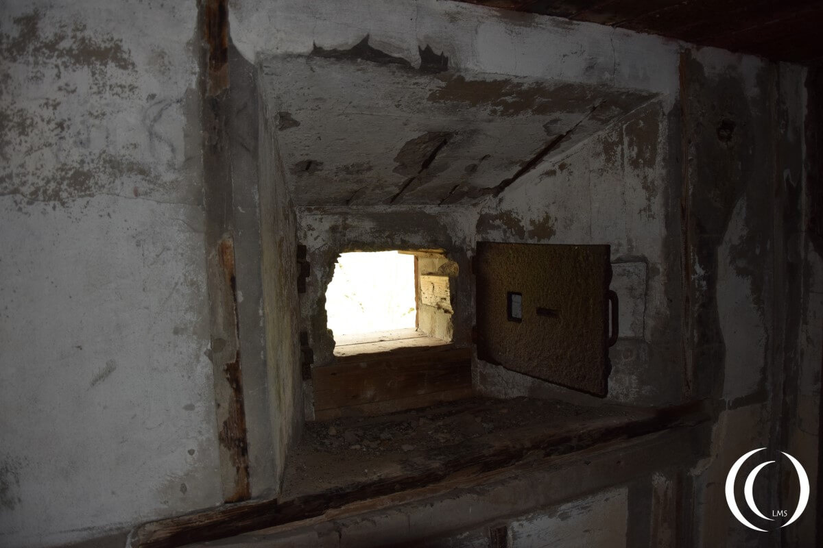 Inside the MG Bunker - Stützpunkt Katwijk Inside the MG Bunker - Stützpunkt Katwijk