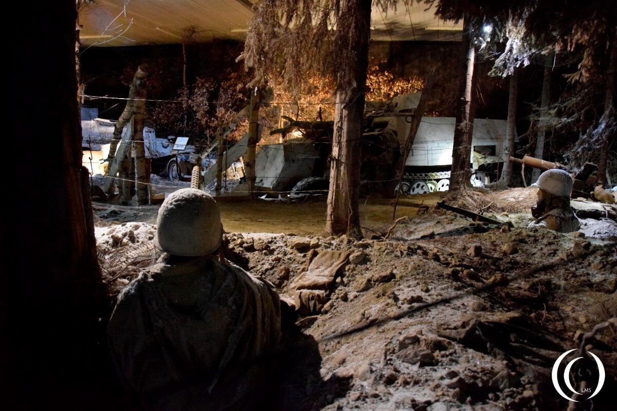 Bastogne Ardennes 44 Museum - Soldiers in the trenches