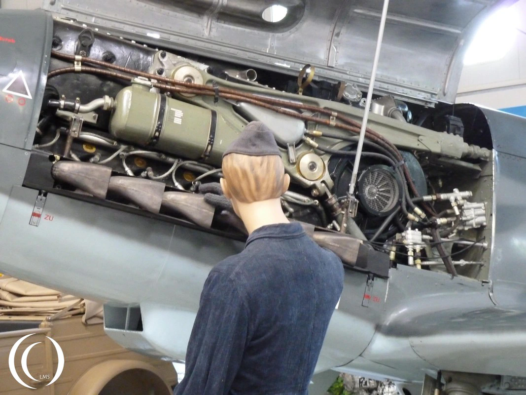 Messerschmitt Bf 109 G-2 engine compartiment