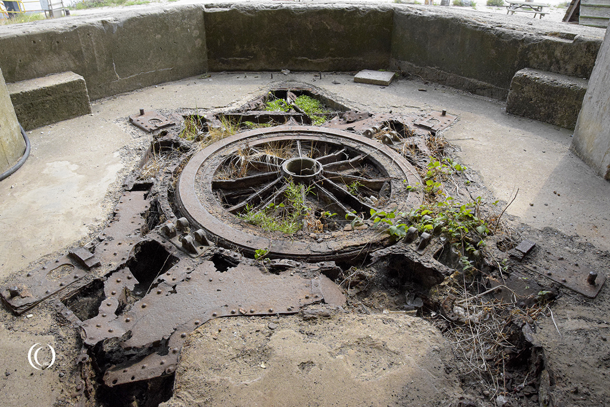 Bunker type 671 gun base