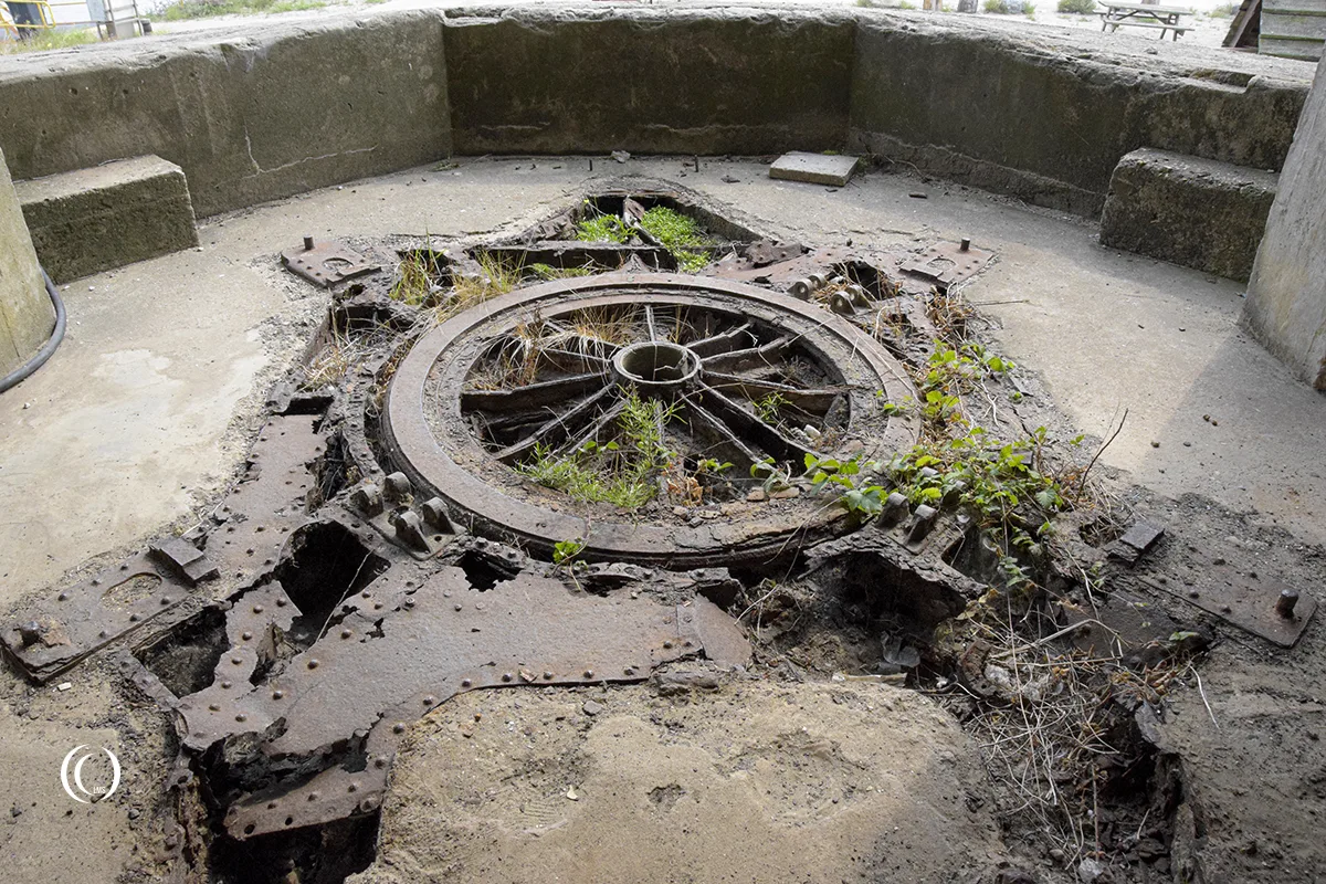 Bunker type 671 gun base