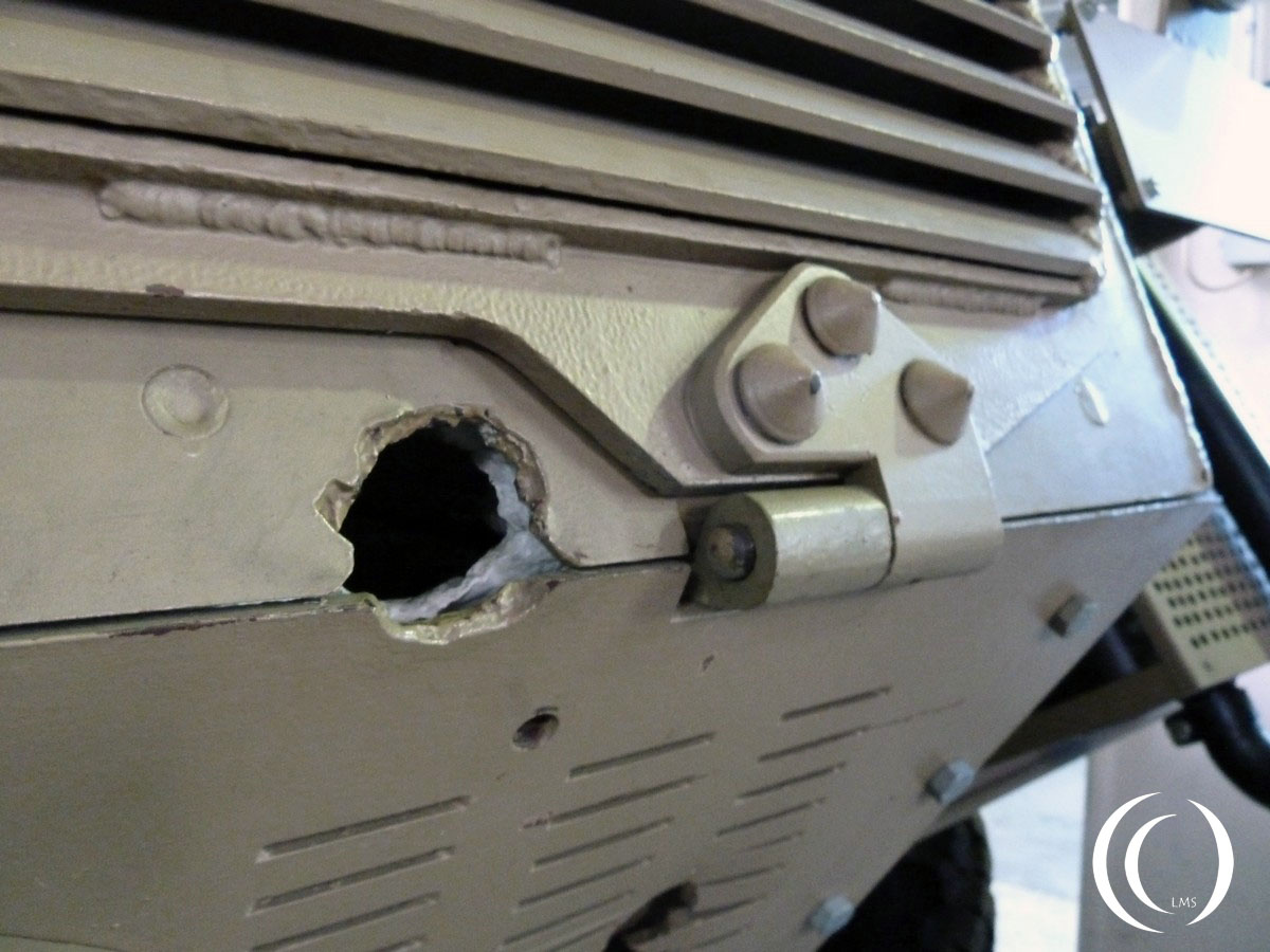 Impact damage Schwerer Panzerspähwagen Sd.Kfz. 231 - photo 2011