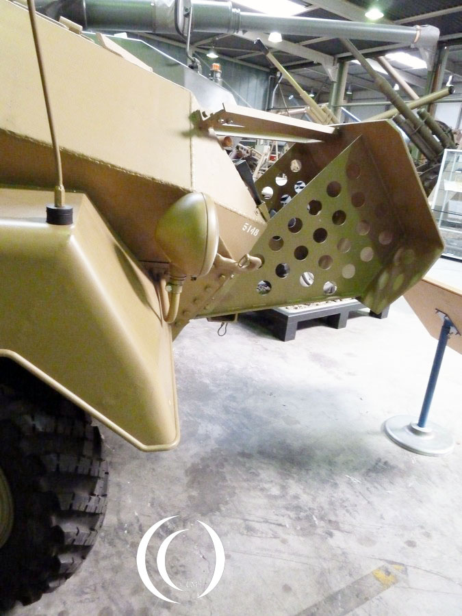 Extra frontal armor - Schwerer Panzerspähwagen Sd.Kfz. 231 - photo 2011