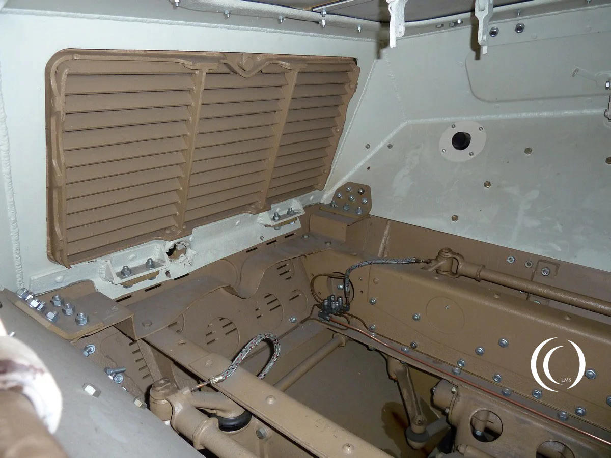 Inside the Schwerer Panzerspähwagen Sd.Kfz. 231 - photo 2011