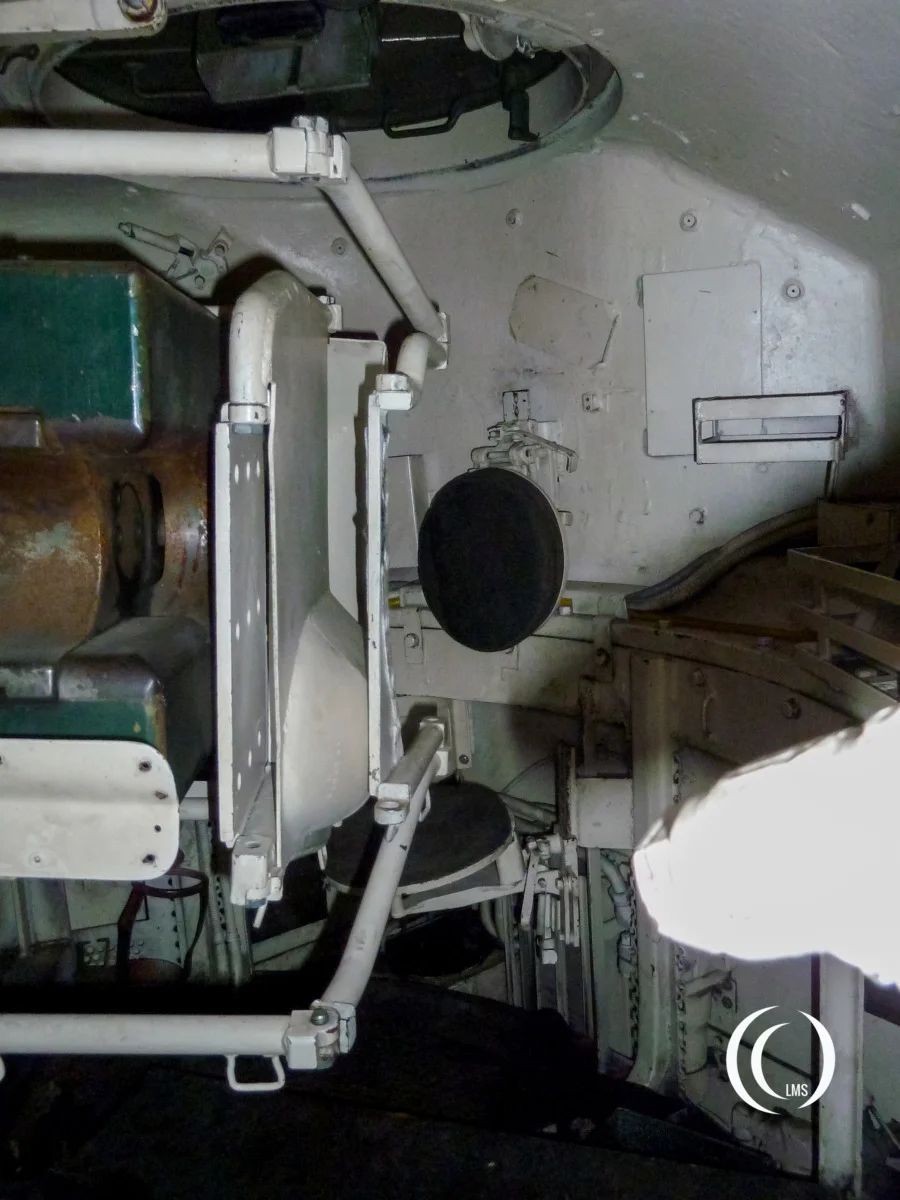 Sherman Firefly inside turret