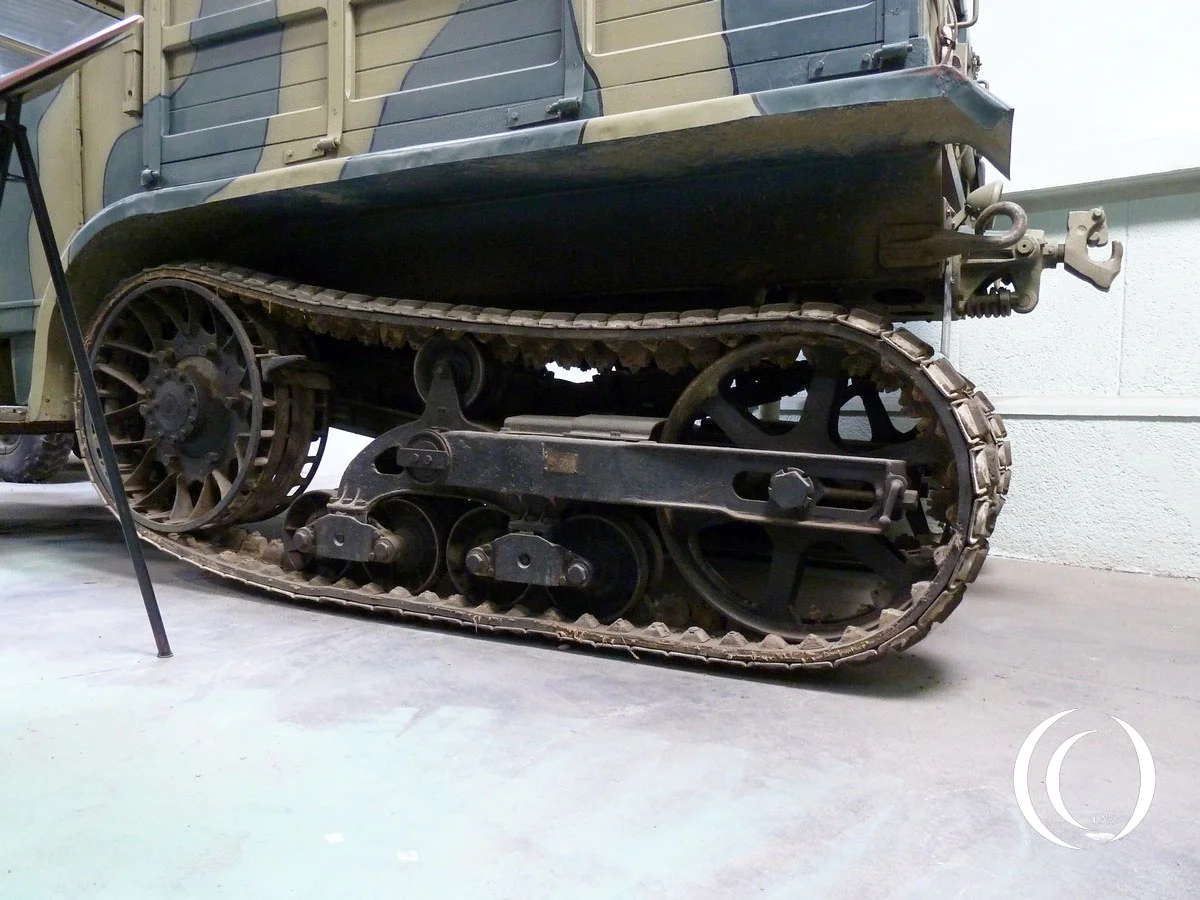 Unic P107 Bu – French Artillery Tractor Half Track - photo 2014