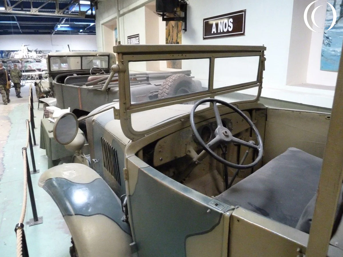 Unic P107 Bu – French Artillery Tractor Half Track - photo 2014