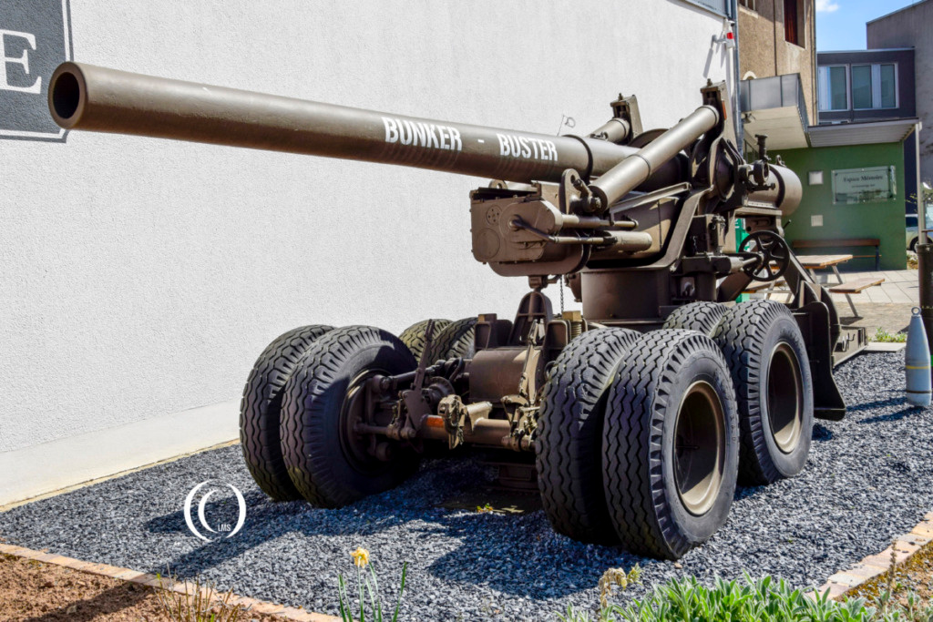 US 155mm M1A1 “Long Tom” – American Heavy Artillery Field Gun