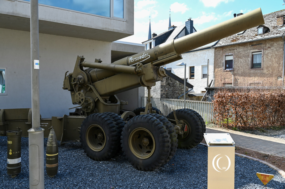 US 8 inch M1 Howitzer