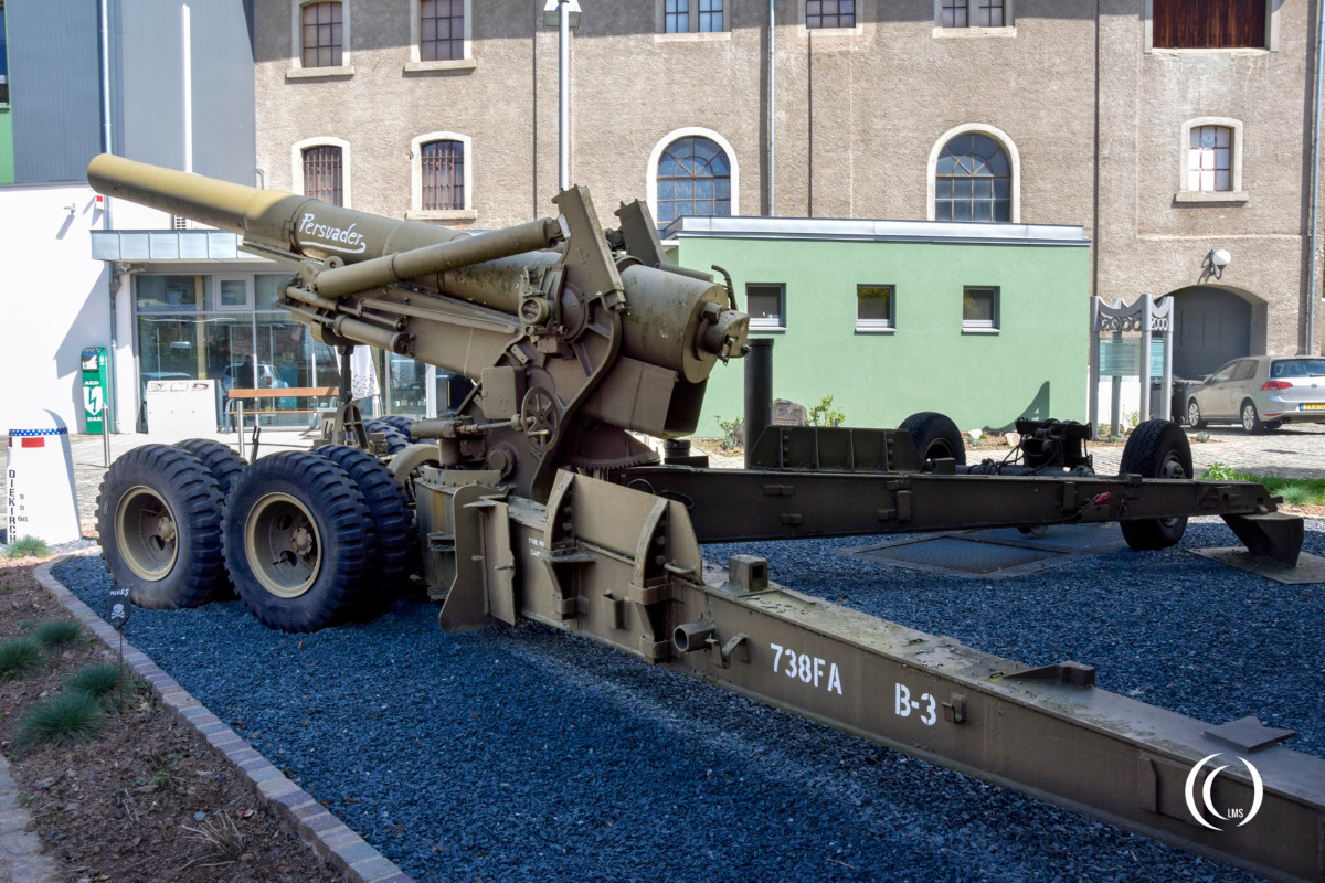 US 8 inch M1 Howitzer