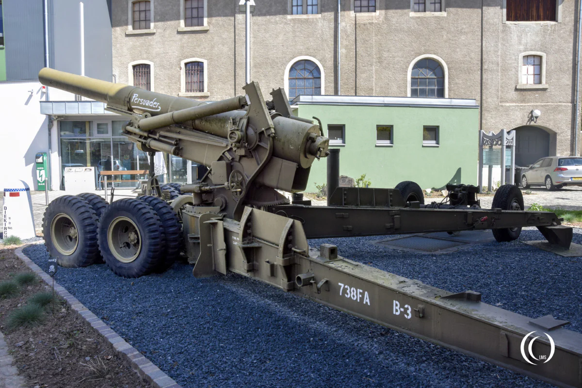US 8 inch M1 Howitzer