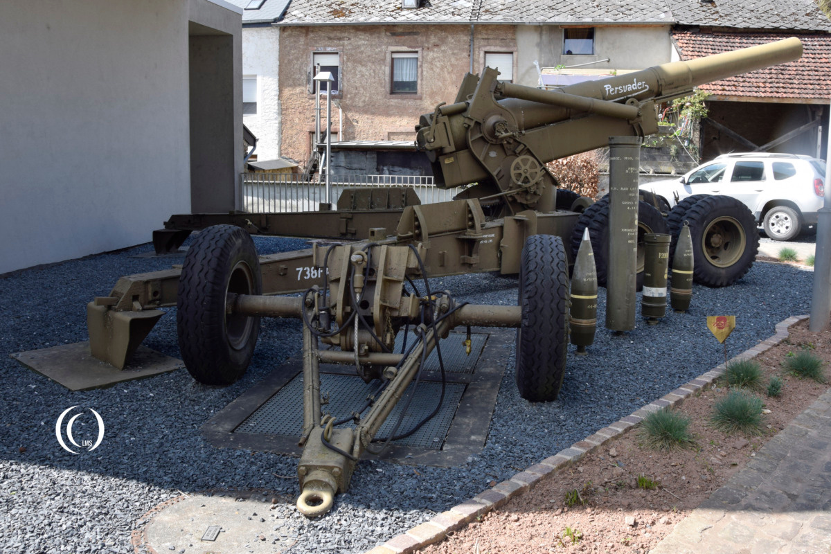 US 8 inch M1 Howitzer