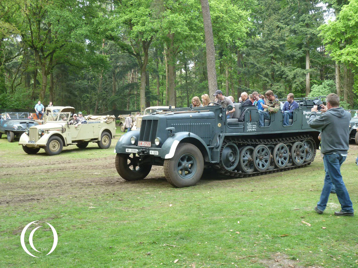 Sd.Kfz. 7 – Krauss-Maffei 8 ton German Halftrack in gun crew setup - photo 2013