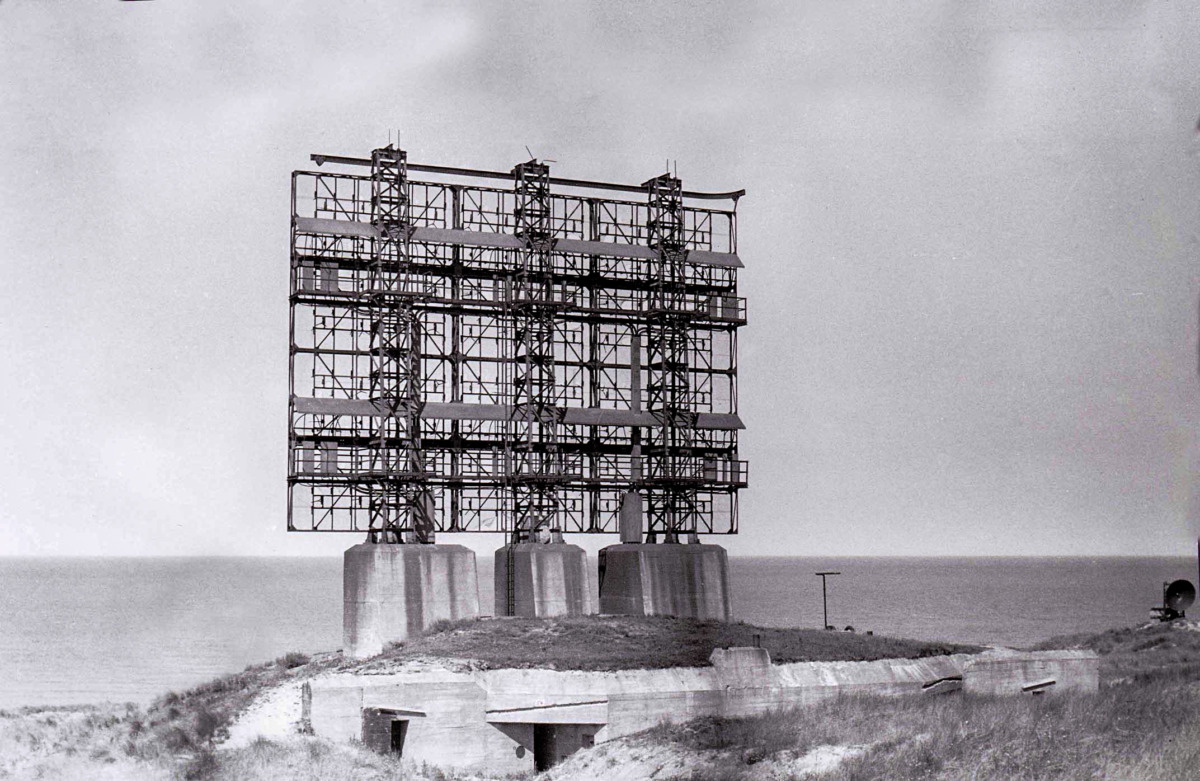 WW2 Mammut FMO51/52 "Seetakt" radar on V143 Stand Mammutgerat WW2 radar