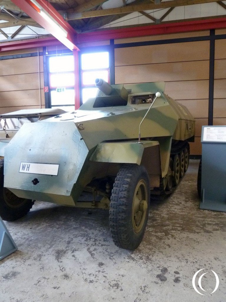 Sd.Kfz. 251/9 Medium Armored Halftrack with 7.5 cm KwK 37 cannon “Stummel” – German Halftrack