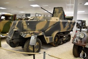 Unic p107 – leichter Zugkraftwagen U304 (f) with Flak 38 Anti-Aircraft Gun – German Halftrack