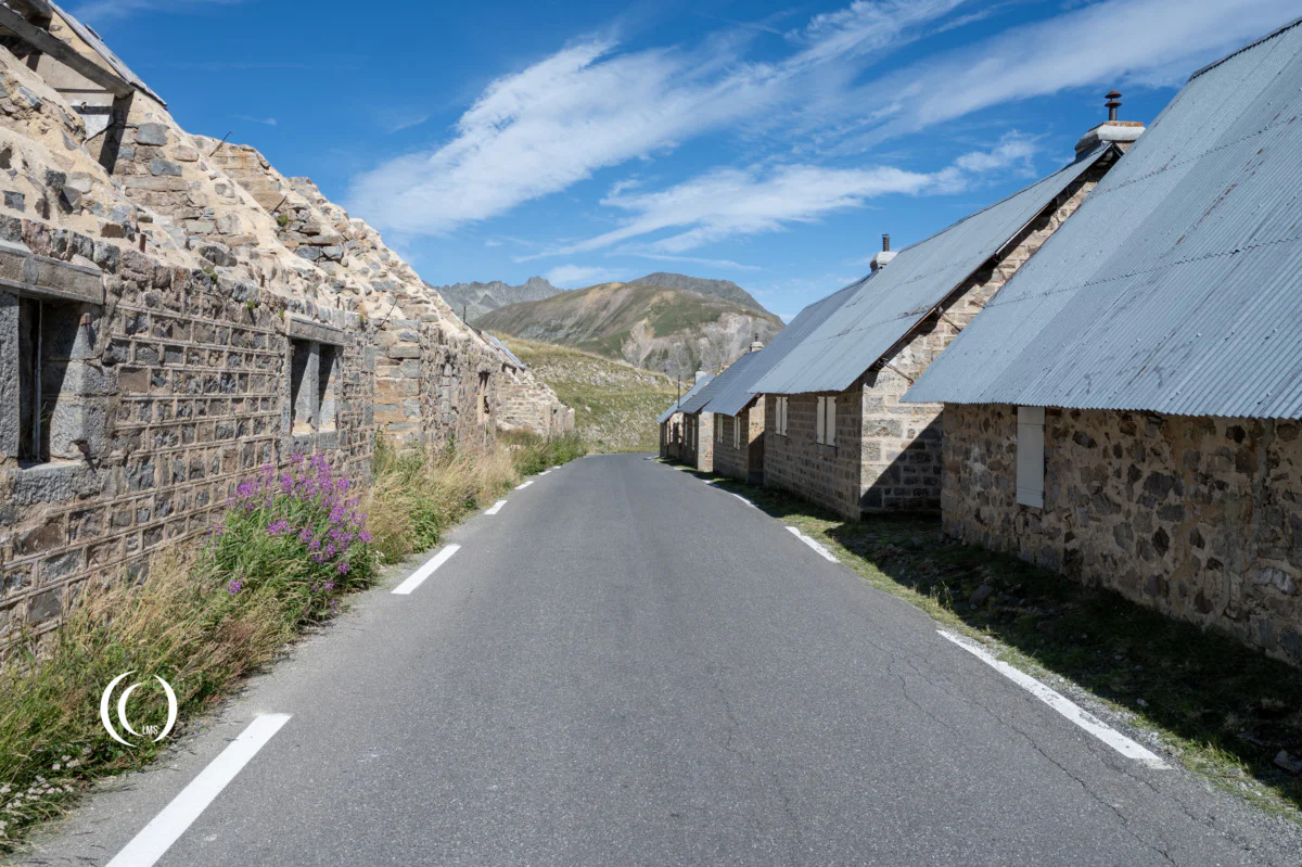 Camp des Fourches through road