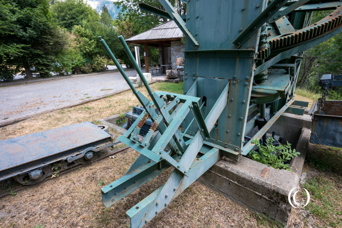 Maginot cable car control levers