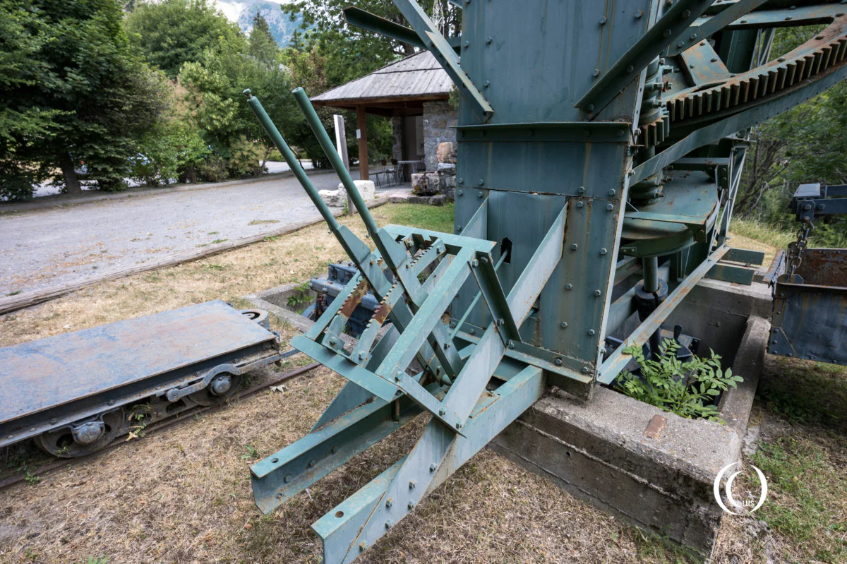Maginot cable car control levers