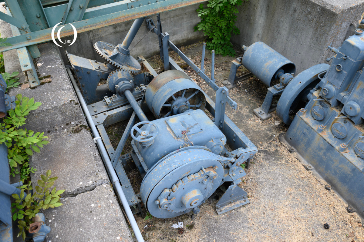 Maginot cable car mechanism drive belt