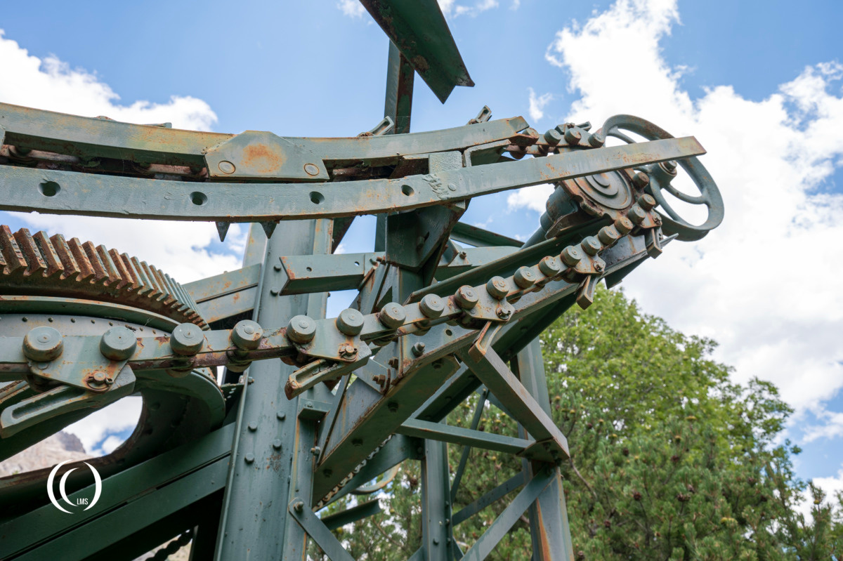 Cable car transport chain