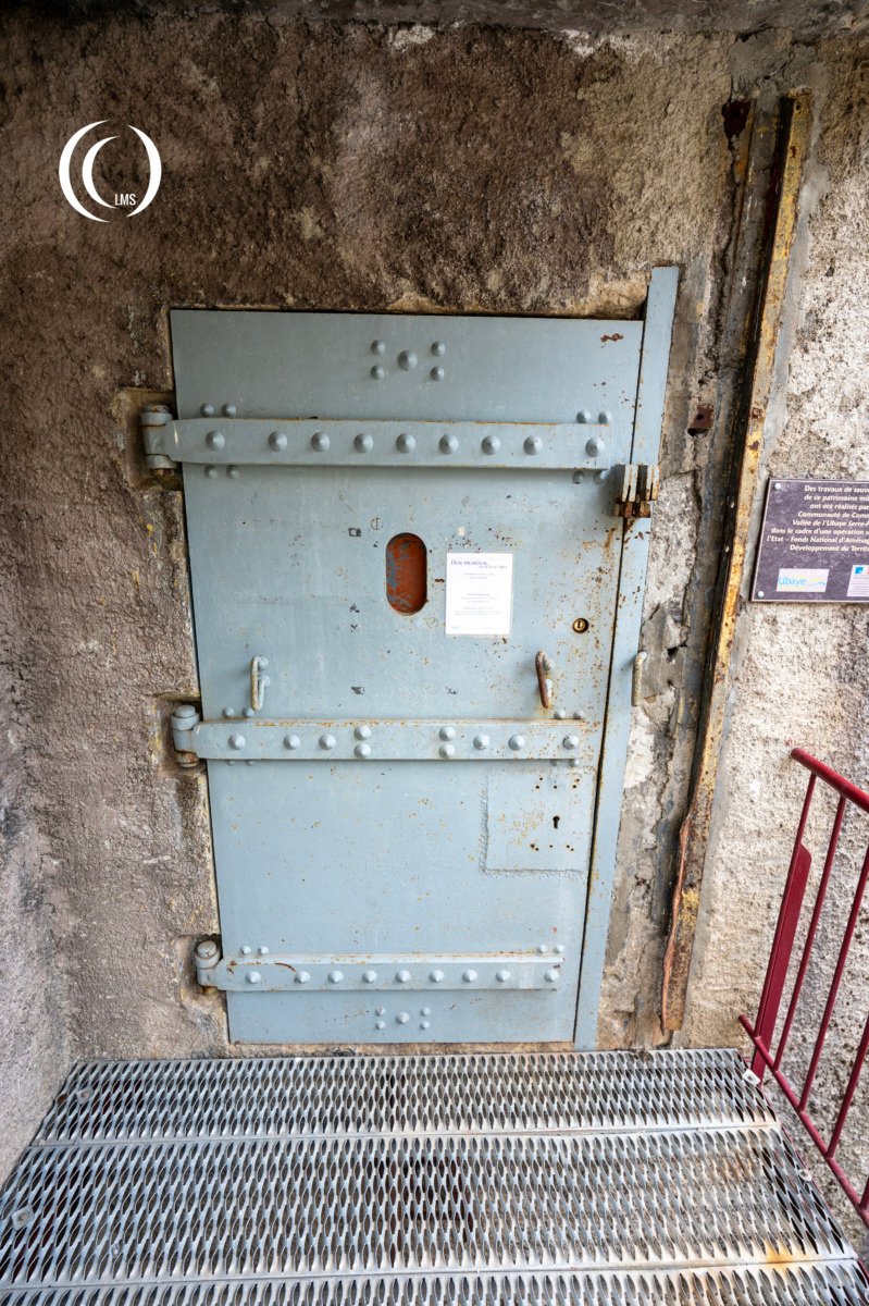 Ouvrage de Saint-Ours Bas snow entrance door