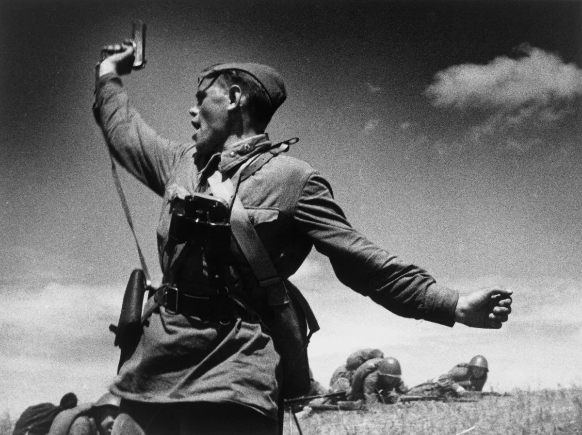 Soviet NCO with Tokarev TT-33 WWII