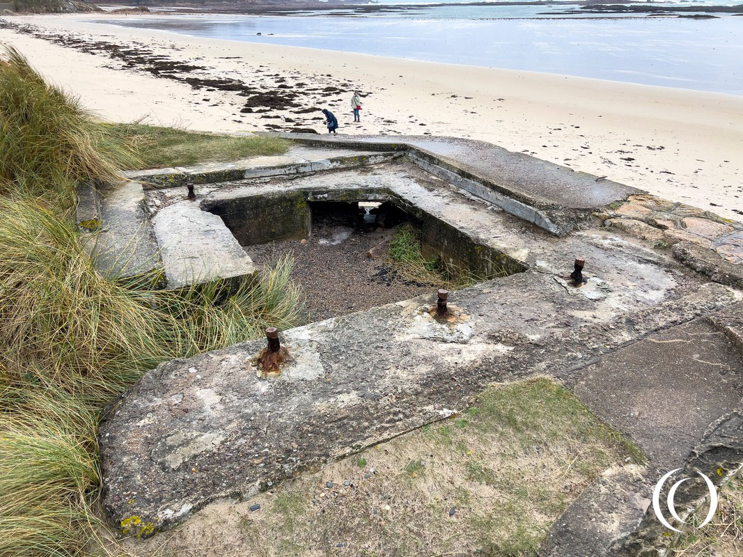 Machinegun stand at Widerstandsnest Le Braye - Jersey, United Kingdom
