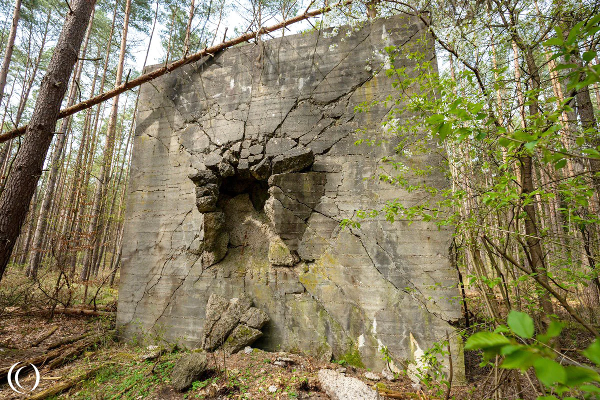 Heavy damage on the test wall - Luftwaffe proving grounds near Rechlin - Die Weisser Häuser, The White Houses
