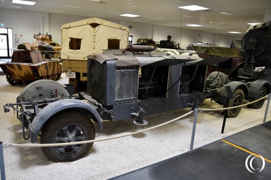 Maschinensatz 24 kW für FlaKscheinwerfer 34 und 37 – German 24 KW Generator for Searchlight 150 cm