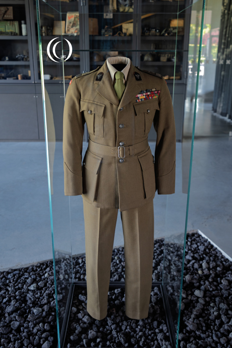 The uniform of General Maczek