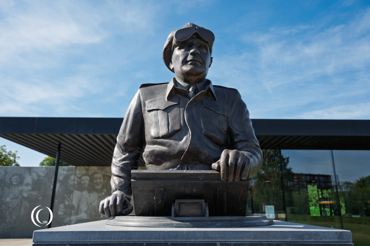 Bronze bust of General Maczek