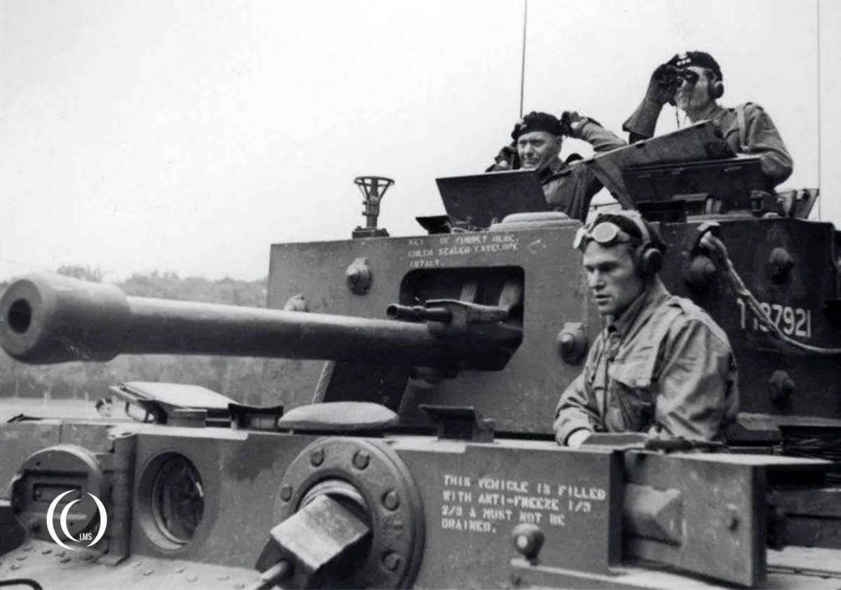 en. Stanisław Maczek in a Cromwell tank