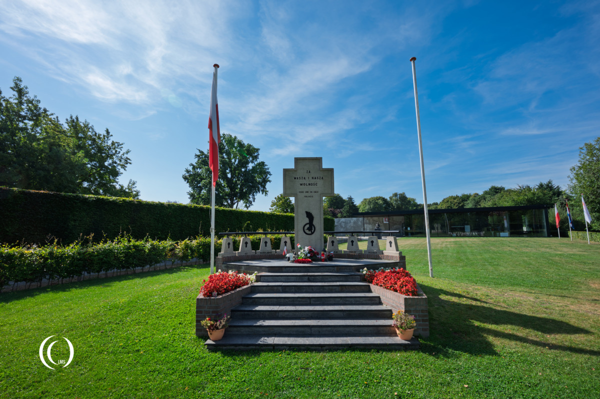 Altar at the Polish War Cemetery in Breda