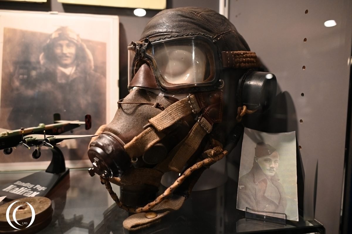 British airmen headset - Museum Deelen Air Base - photo 2025