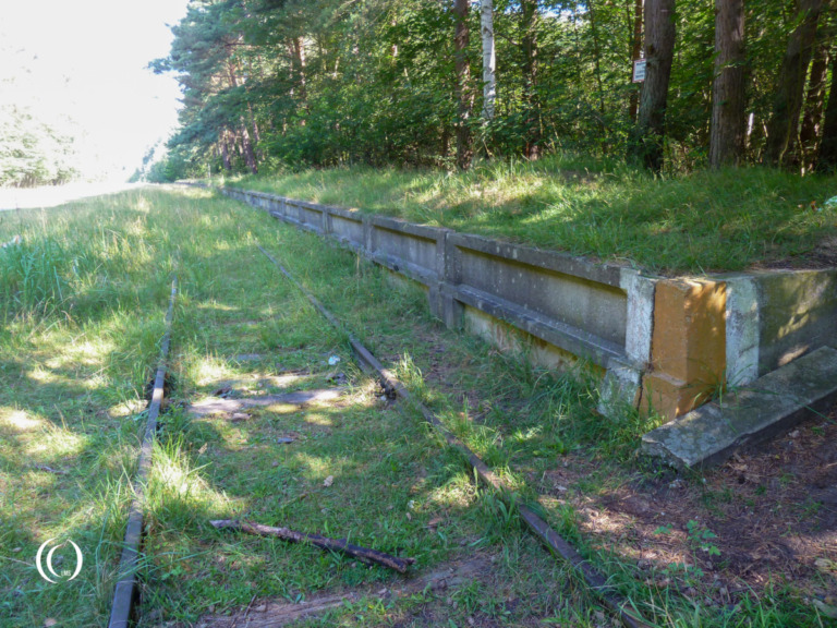 Bahnsteig am Haltepunkt Werk Ost - Peenemunde, Germany