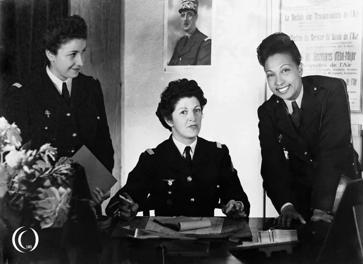 Commander Alla Dumesnil-Gillet and Second Lieutenant Joséphine Baker in Algiers, 1944