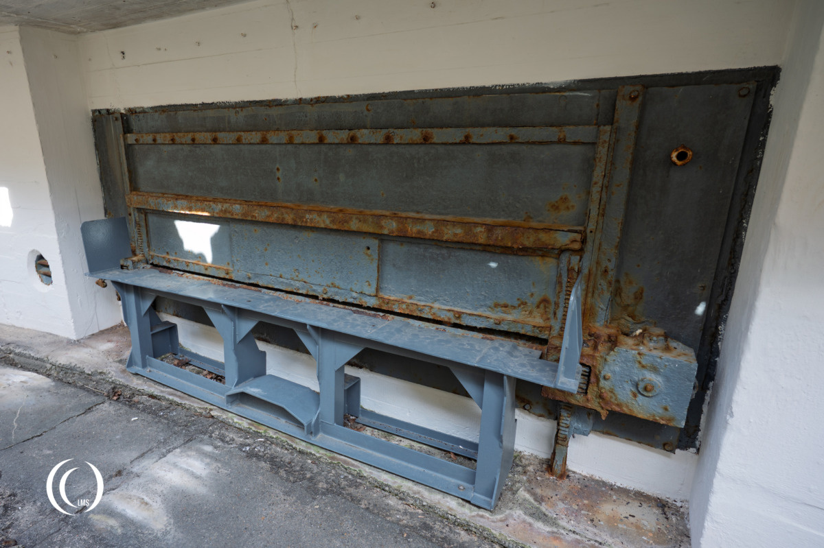Ammunition lock in the corridor of Geschütz 3 of Battery Hanstholm II