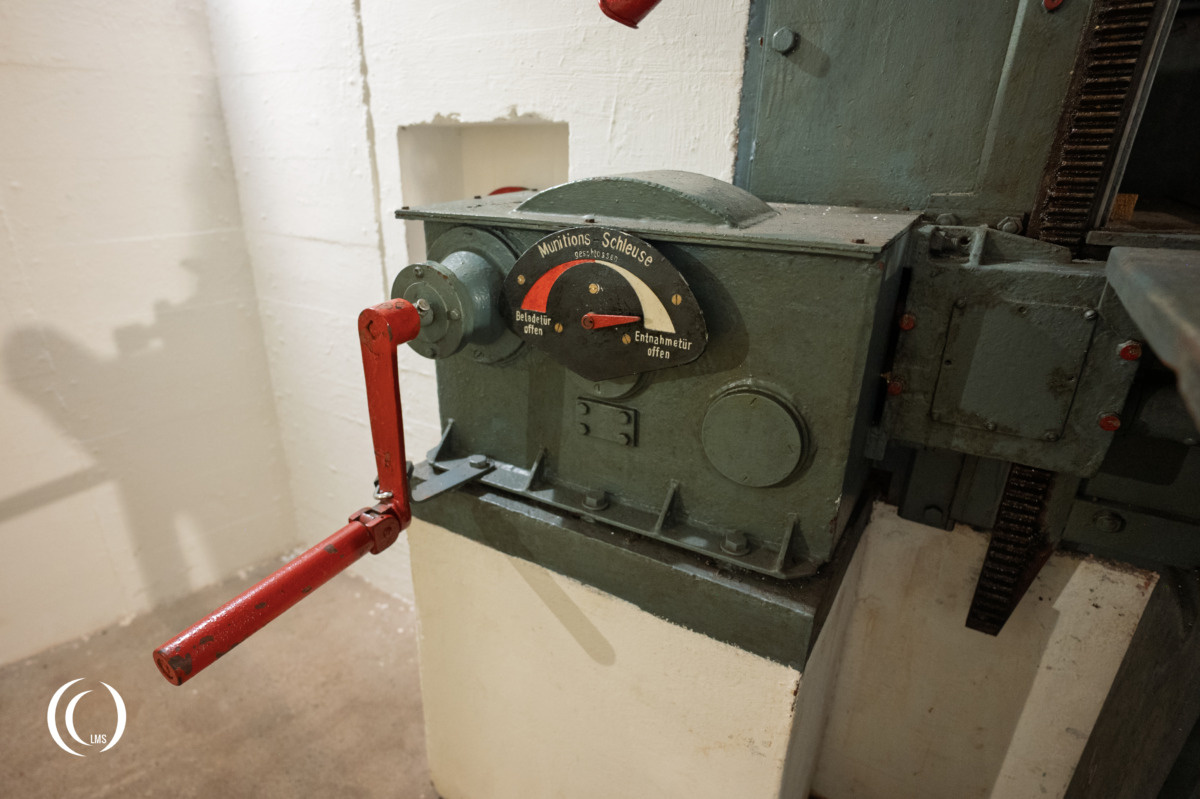Detail of a hand crank to operate the ammunition lock doors