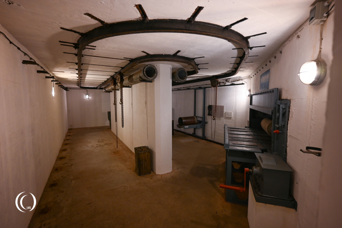 Battery Hanstholm II Geschütz 3 bunker ammunition store with rail system
