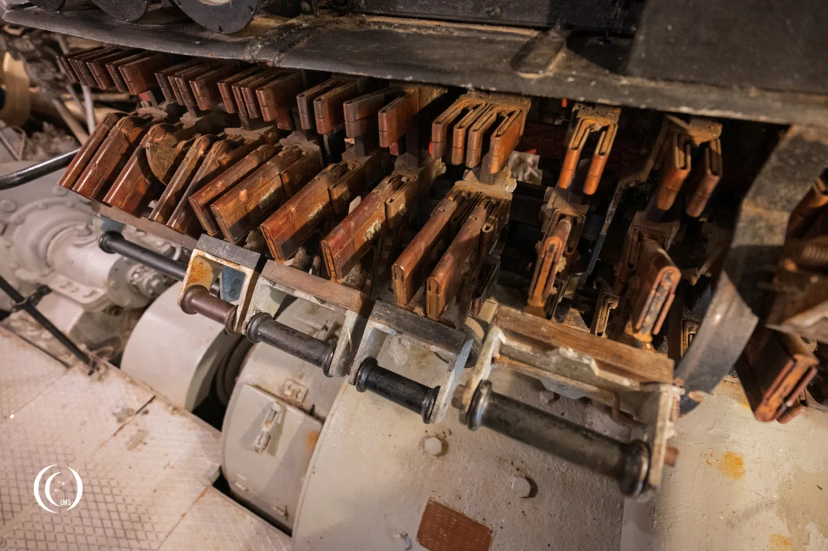 Battery switches to power the electric Siemens engines