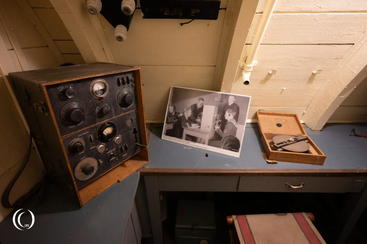 Communication radio inside the radio cabin of submarine Vesikko