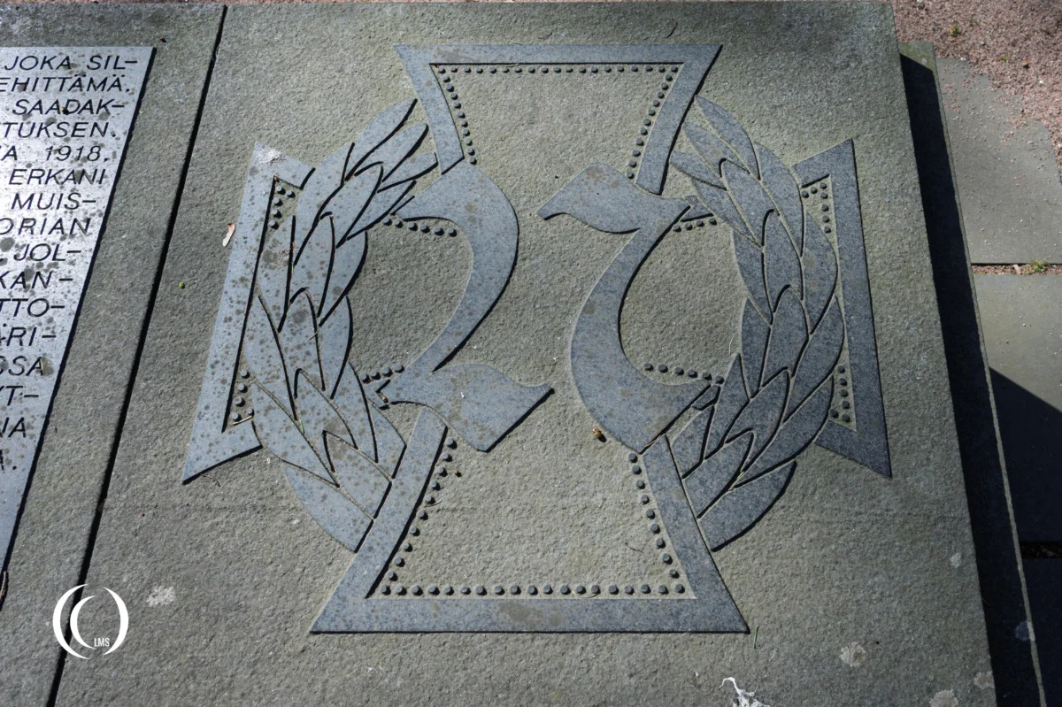 The 27th Jaeger Battalion insignia at Hietaniemi Cemetery in Helsinki, Finland