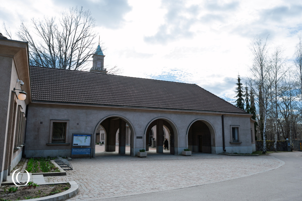 The entrance of Hietaniemi Cemetery at the New Chapel