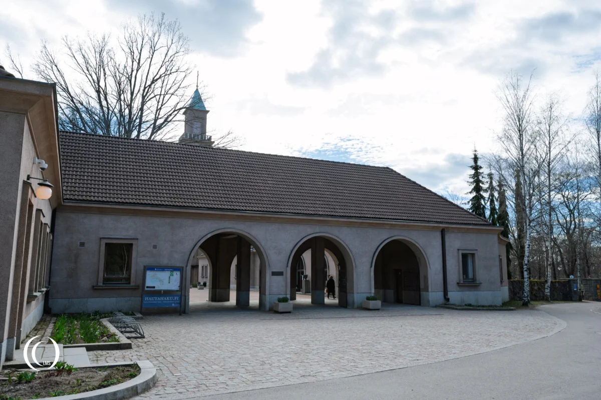 The entrance of Hietaniemi Cemetery at the New Chapel