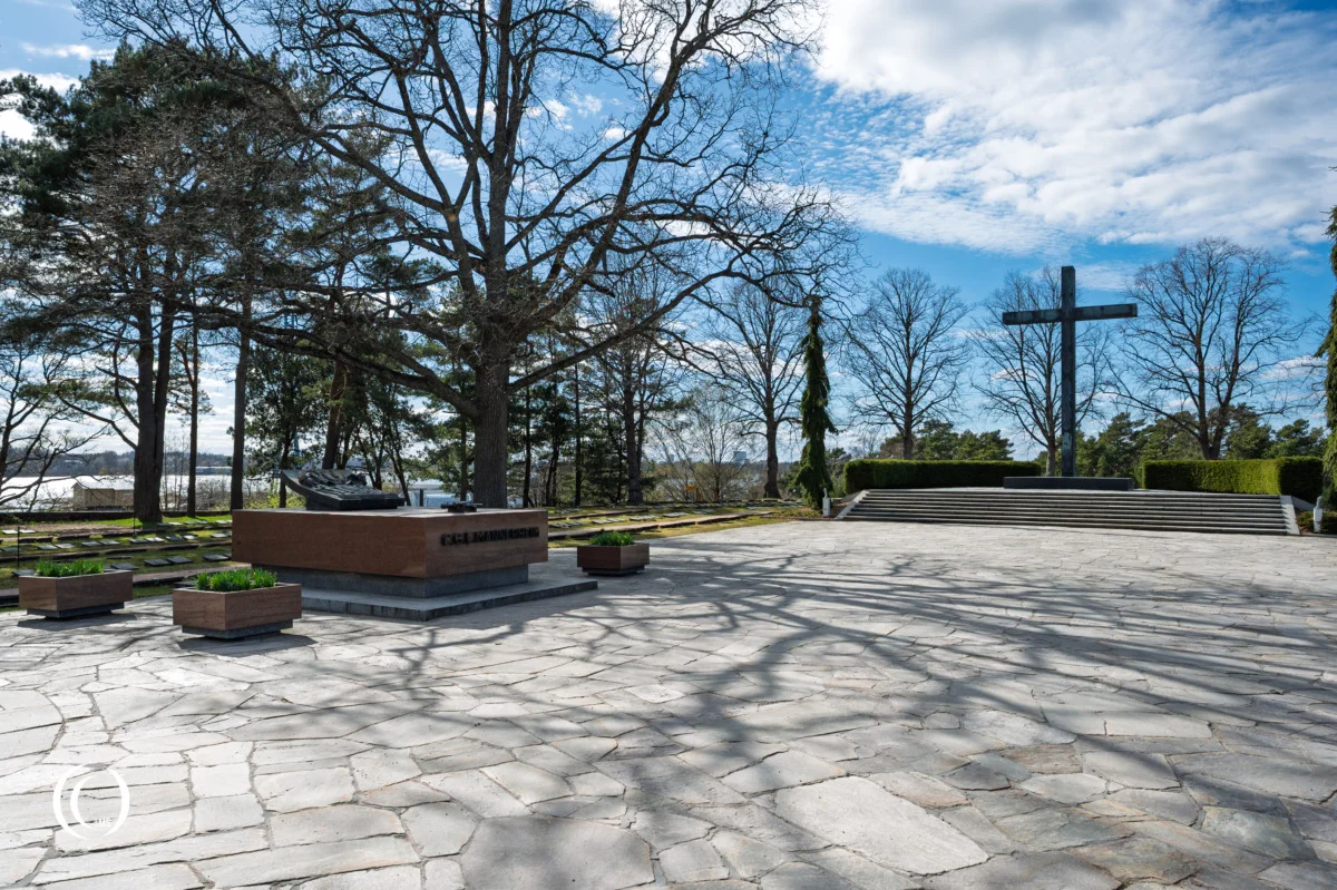 Heroes Cross and C.G.E. Mannerheim's tomb at Hietaniemi War Cemetery in Helsinki, Finland