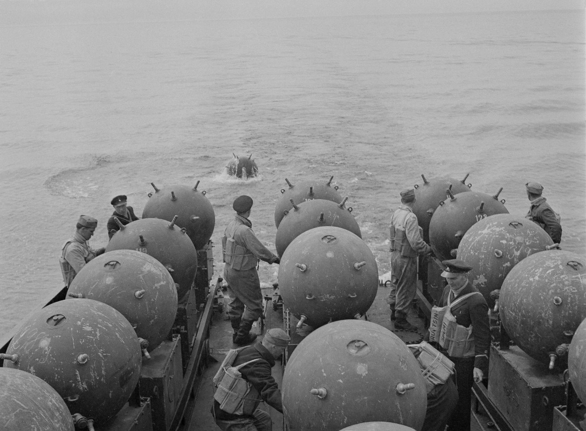 Laying sea mines aboard Finnish minelayer Ruotsinsalmi on 18 May 1942